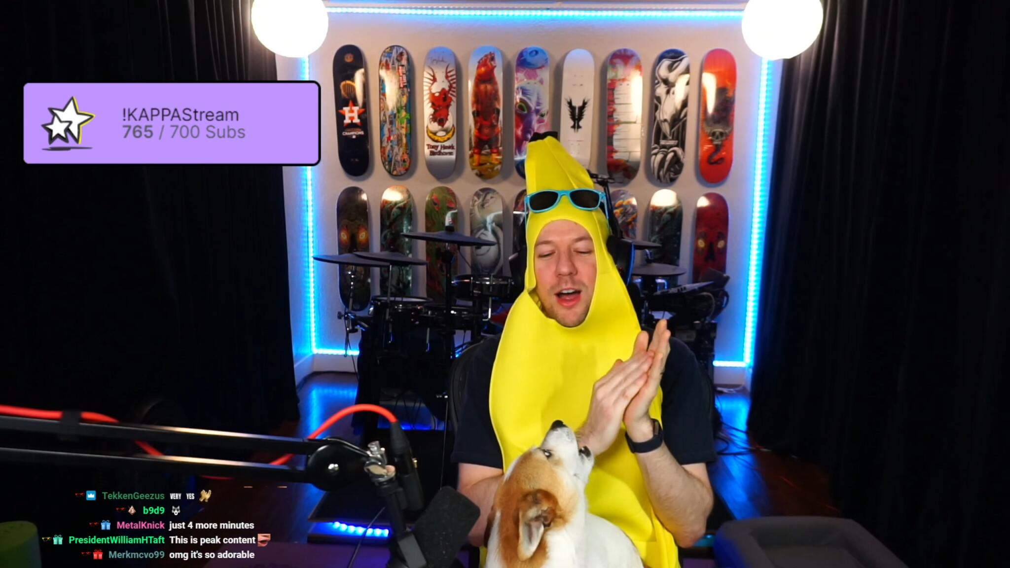 Discovery splash banner for andyTHPS Community Discord server